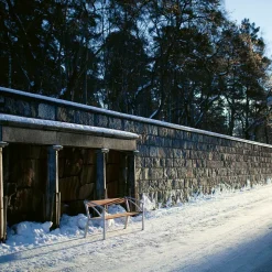 Sofá Vasa, Caoba, soporte negro