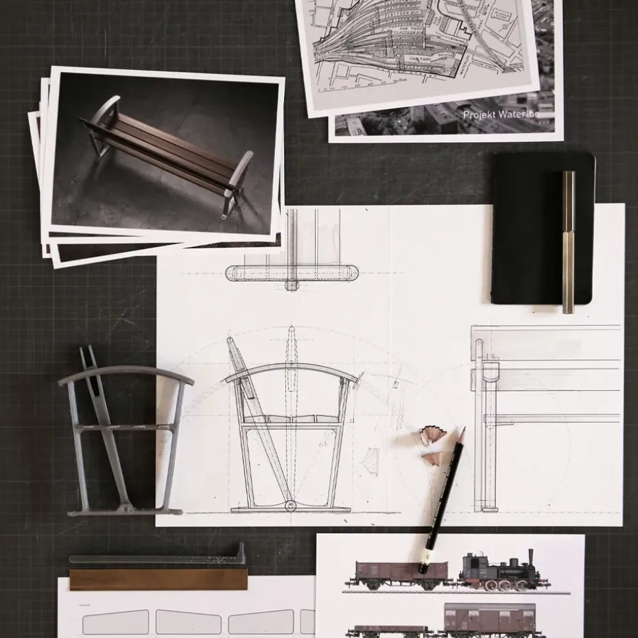 Sofá Waterloo, Caoba, soporte de aluminio en bruto