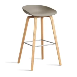 Taburete alto About a Stool 32 con base de roble lacado 2.0, Khaki-soporte de acero inoxidable