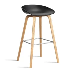 Taburete alto About a Stool 32 con base de roble lacado 2.0, Negro-soporte de acero inoxidable