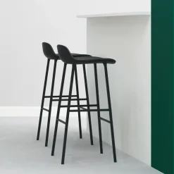 Taburete bar Form alto, Blue, patas de acero lacadas en azul