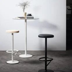 Taburete bar Orbit alto, Negro mate, cuero negro