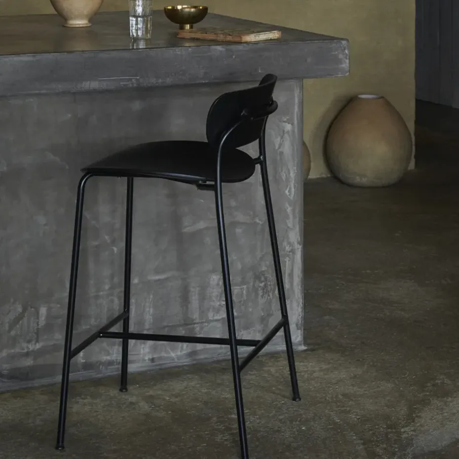 Taburete bar Pavilion AV7, Roble lacado negro, base de acero