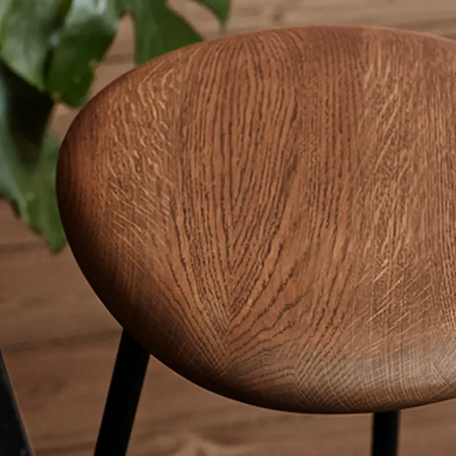 Taburete bar Pebble, Fresno aceitado, altura 65, base negra