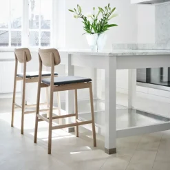 Taburete bar Prima Vista, Tela blues 9202 marrón/beige-estructura de abedul aceitado blanco