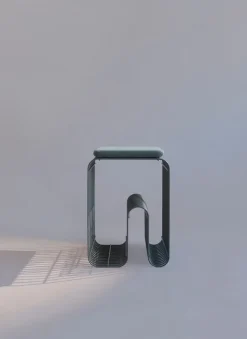 Taburete Curva, Dusty blue