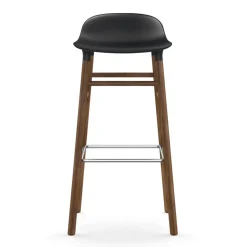 Taburete de bar Form Chair con patas de nogal, negro