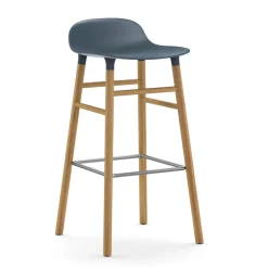 Taburete de bar Form Chair con patas de roble, azul