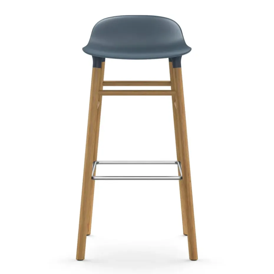 Taburete de bar Form Chair con patas de roble, azul