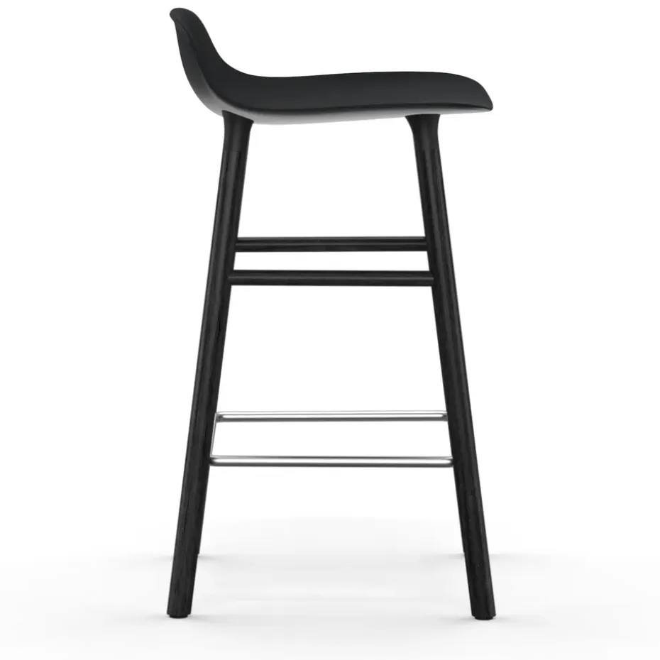 Taburete de bar Form Chair con patas de roble lacadas 65 cm, negro