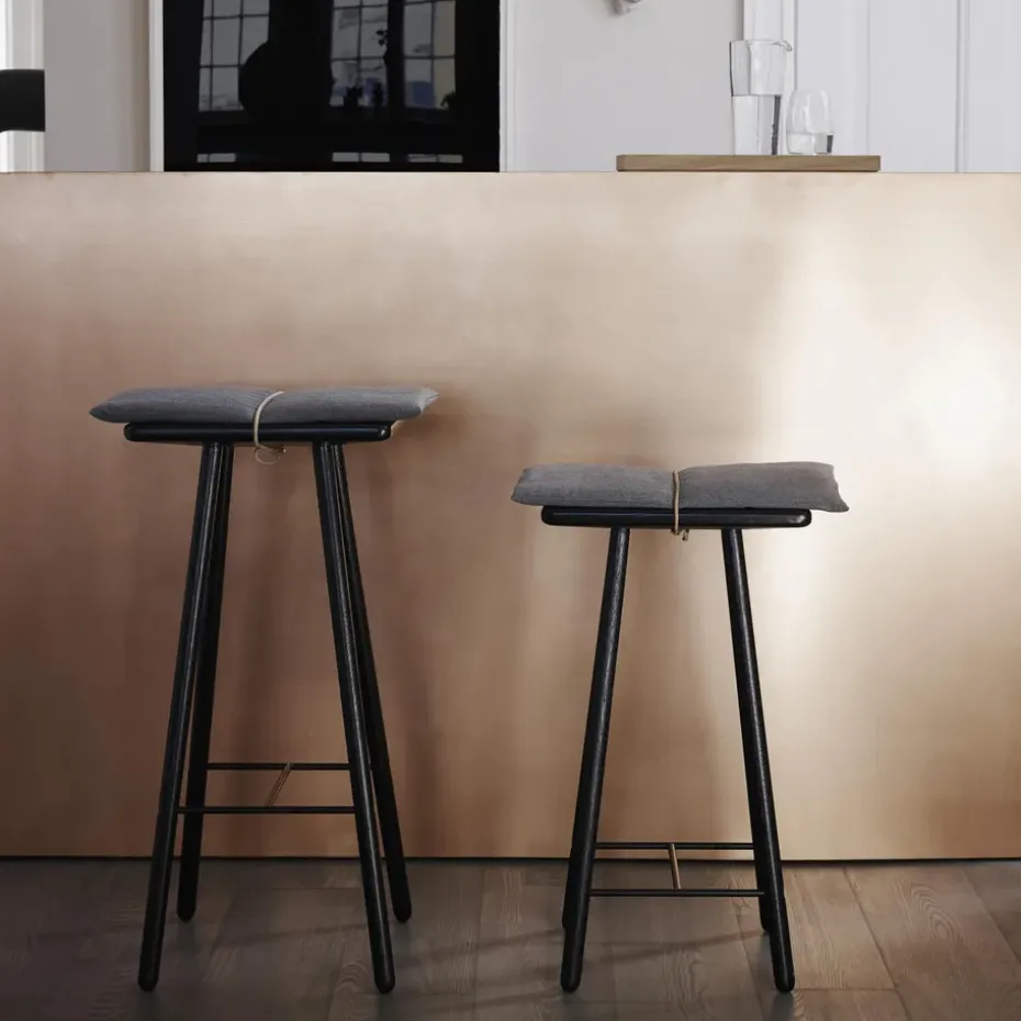 Taburete de bar Georg bajo, Roble lacado en negro