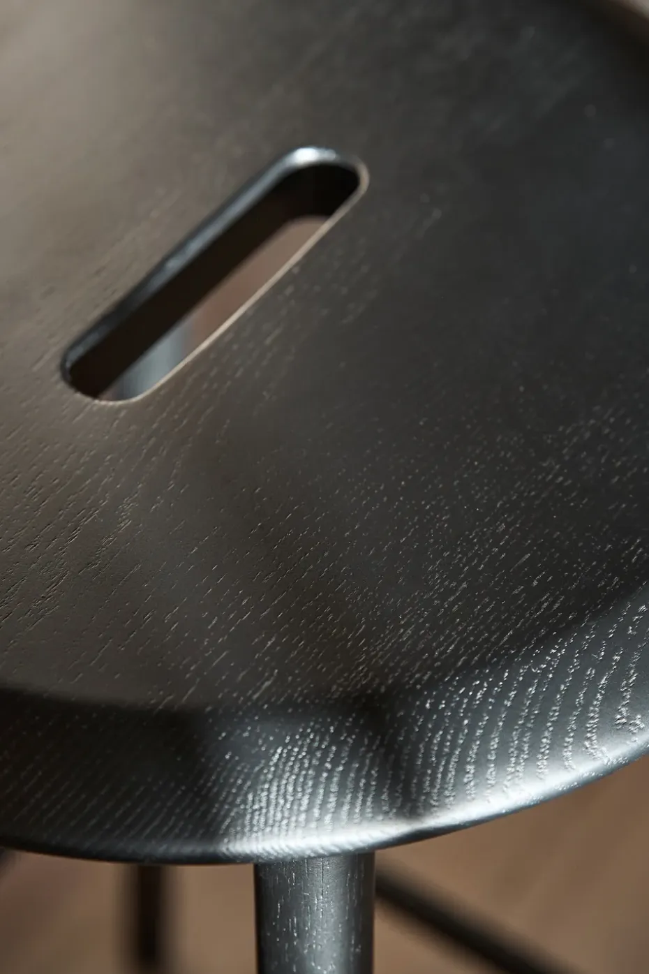 Taburete de bar Norrabo 65 cm, Roble lacado en negro