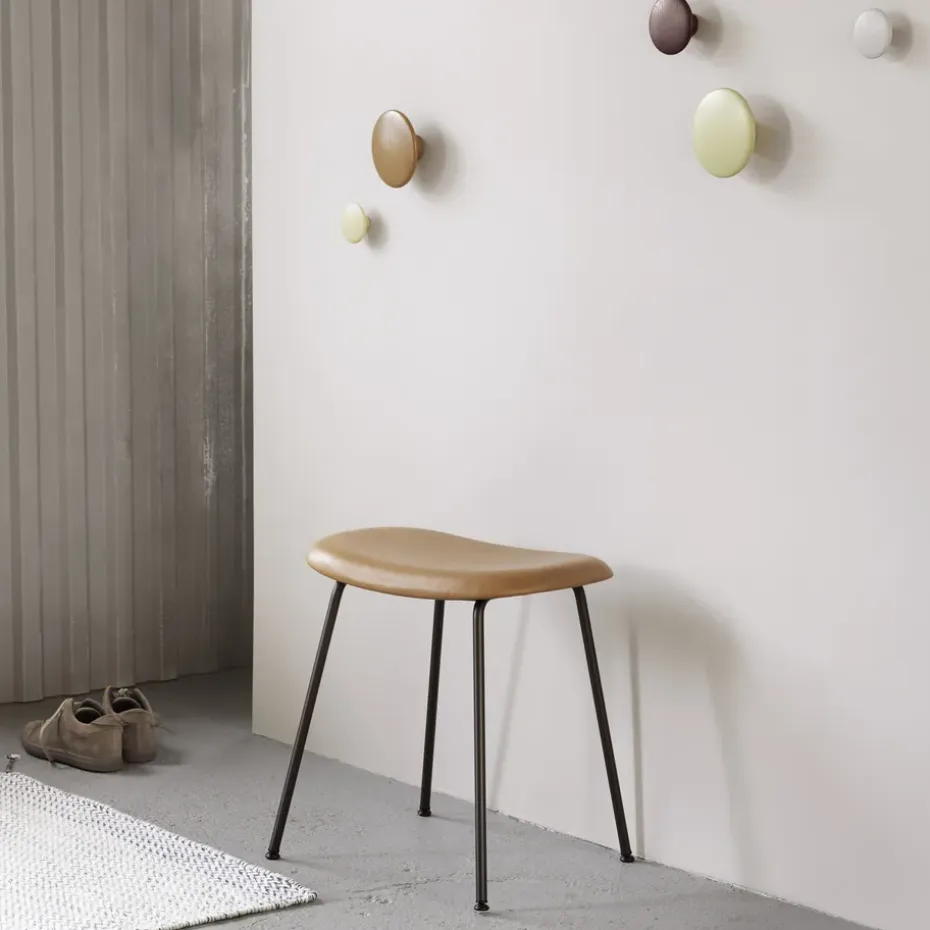 Taburete Fiber, Natural white, patas de roble