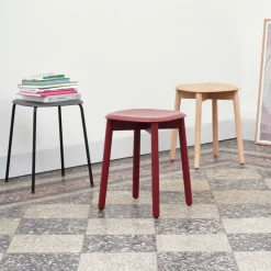 Taburete Soft Edge 72, Fall red-fall red bastidor de roble