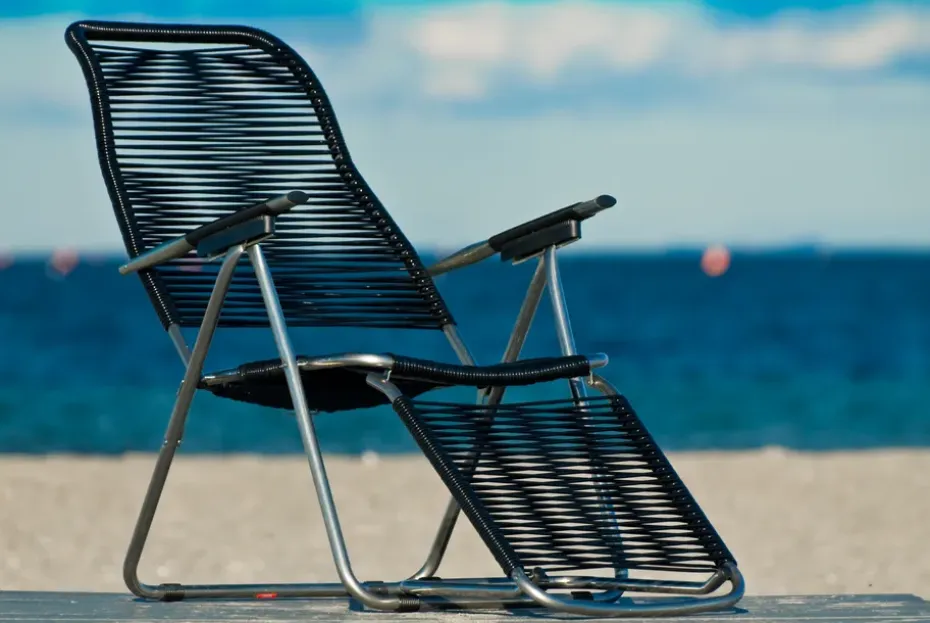 Tumbona Spaghetti con reposapiés, Negro