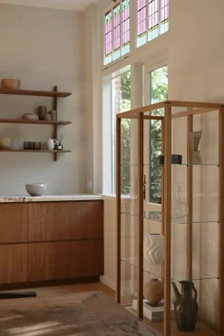 Vitrina Japanese grande, Roble aceitado en tono cálido